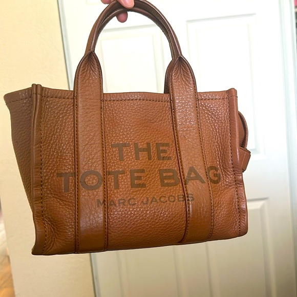 The tote bag ( Marc Jacob’s ) hardly used